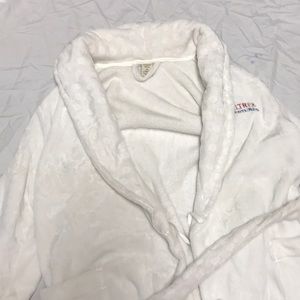 Sonoma bathrobe size medium